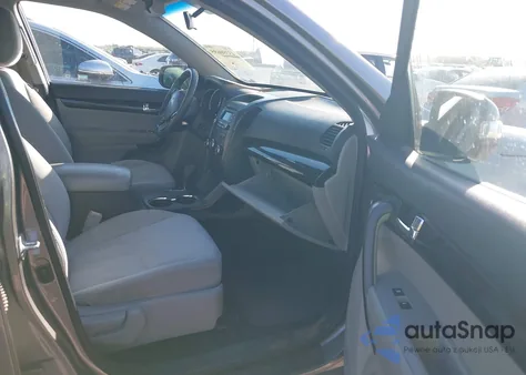 2011 Kia Sorento Lx V6 из США, поврежденный, VIN 5XYKT4A24BG075157